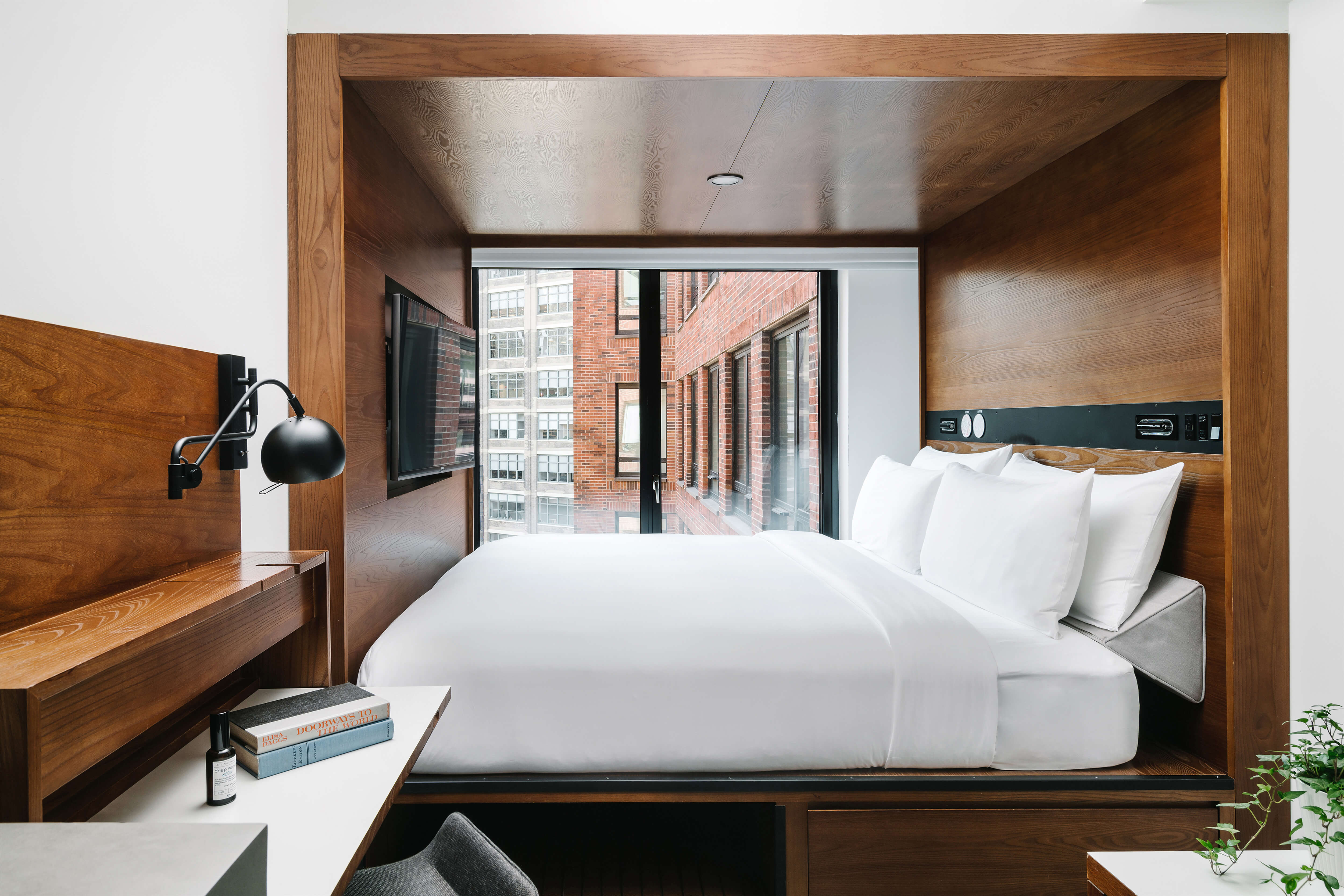 Arlo-SoHo-King-Courtyard-